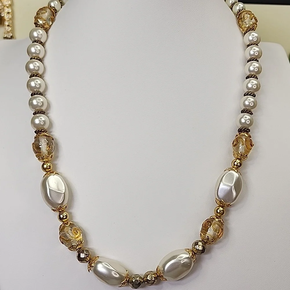 Elegant Gold Tone, Faux Pearl w Glass Beads Necklace - Picture 2 of 7